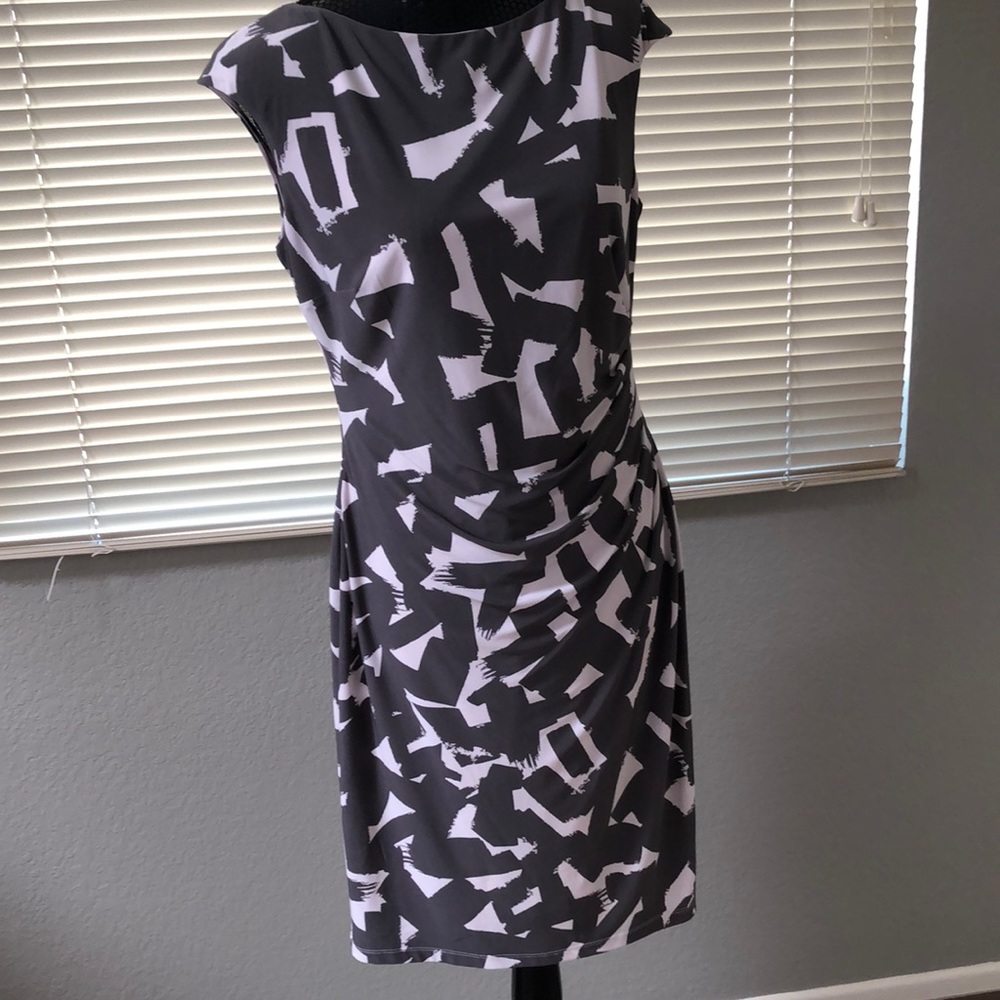 Ralph Lauren gray and white patterned dress with side ruching. Size 12.